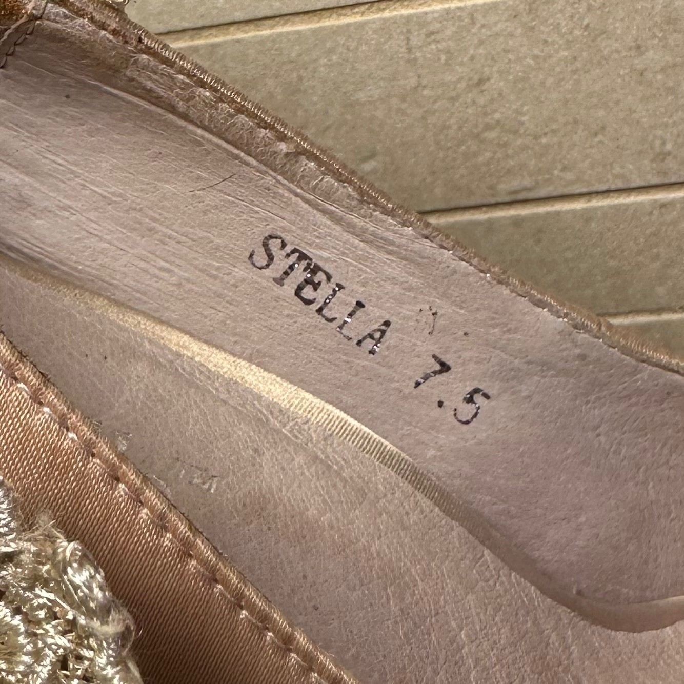 Stella stilettos, pumps by Bella Belle, women’s size 7 1/2. In floral champagne