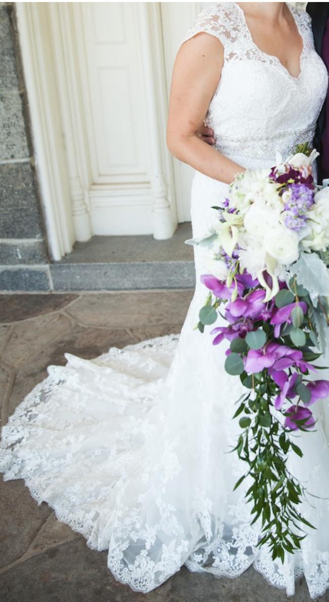wedding dress size 6 pre owned