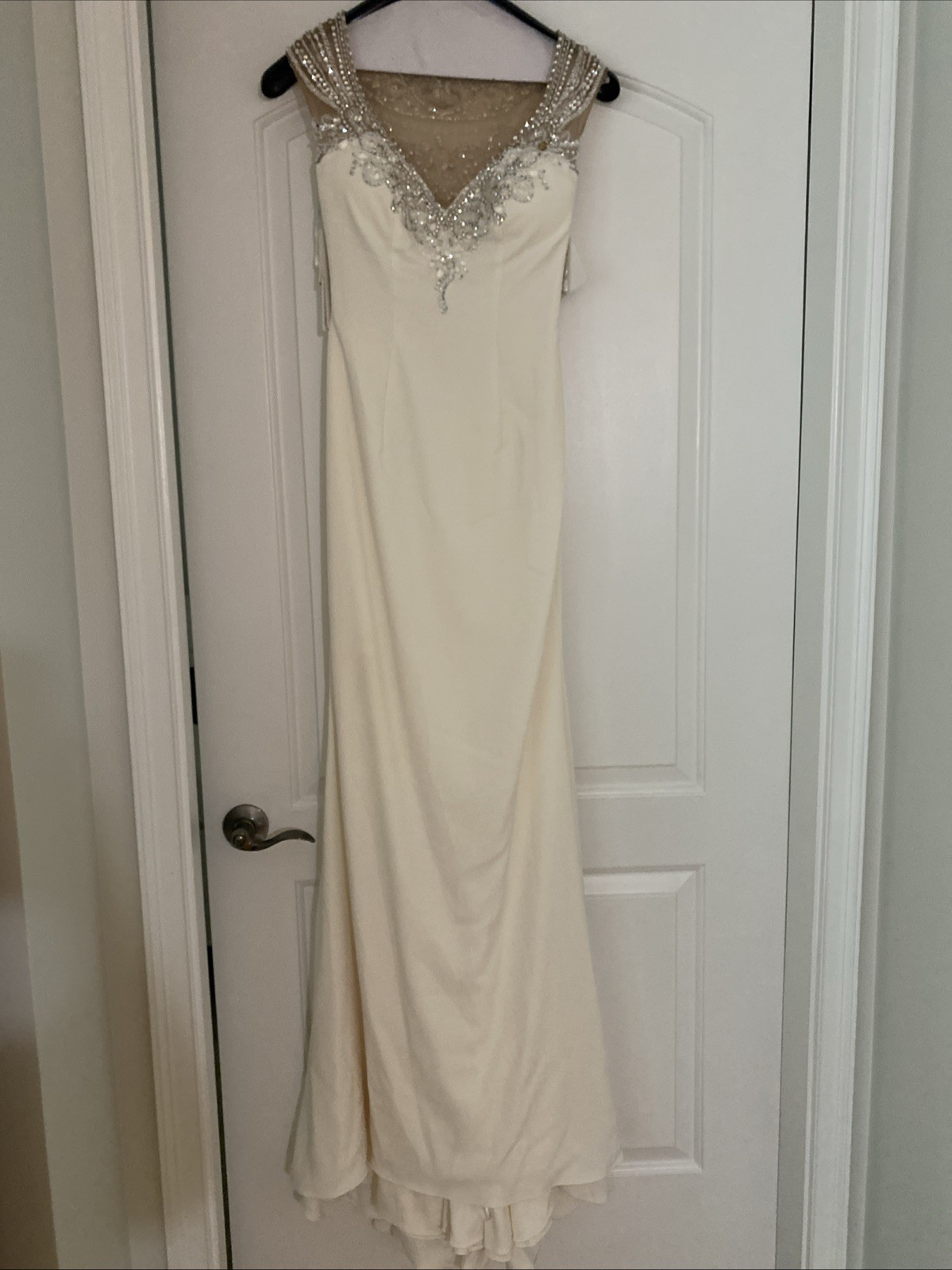 NWT $1,058 David’s bridal Beaded Back V Neck Ivory Sheath Wedding Dress 0