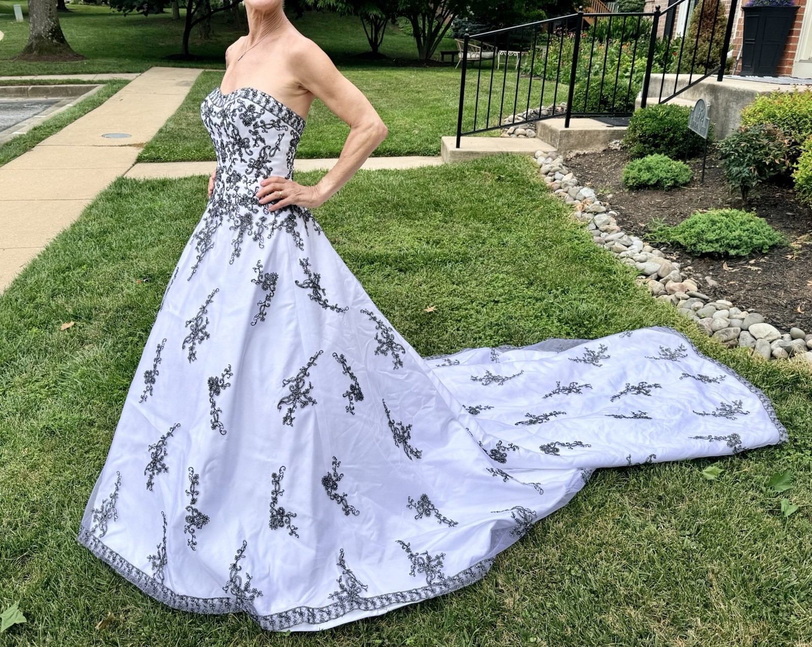 Alfred Angelo Strapless Wedding Gown White Black Embroidered Lace Train Size 4
