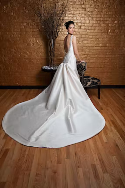 Angel Rivera Atelier 10 Silk Wedding Dress Detachable Train Low Scoop Back Bling
