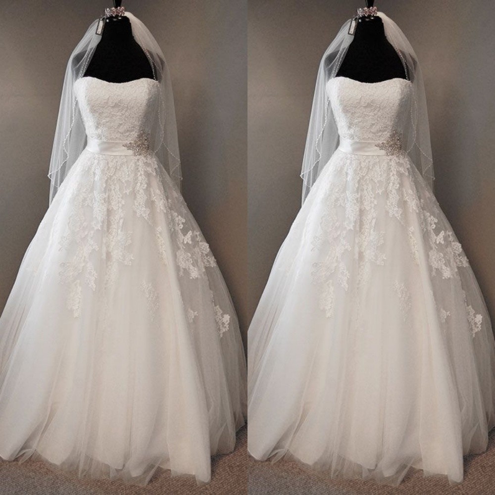 Romantic Wedding Dresses Strapless Lace Appliques A Line Beach Bridal Gowns