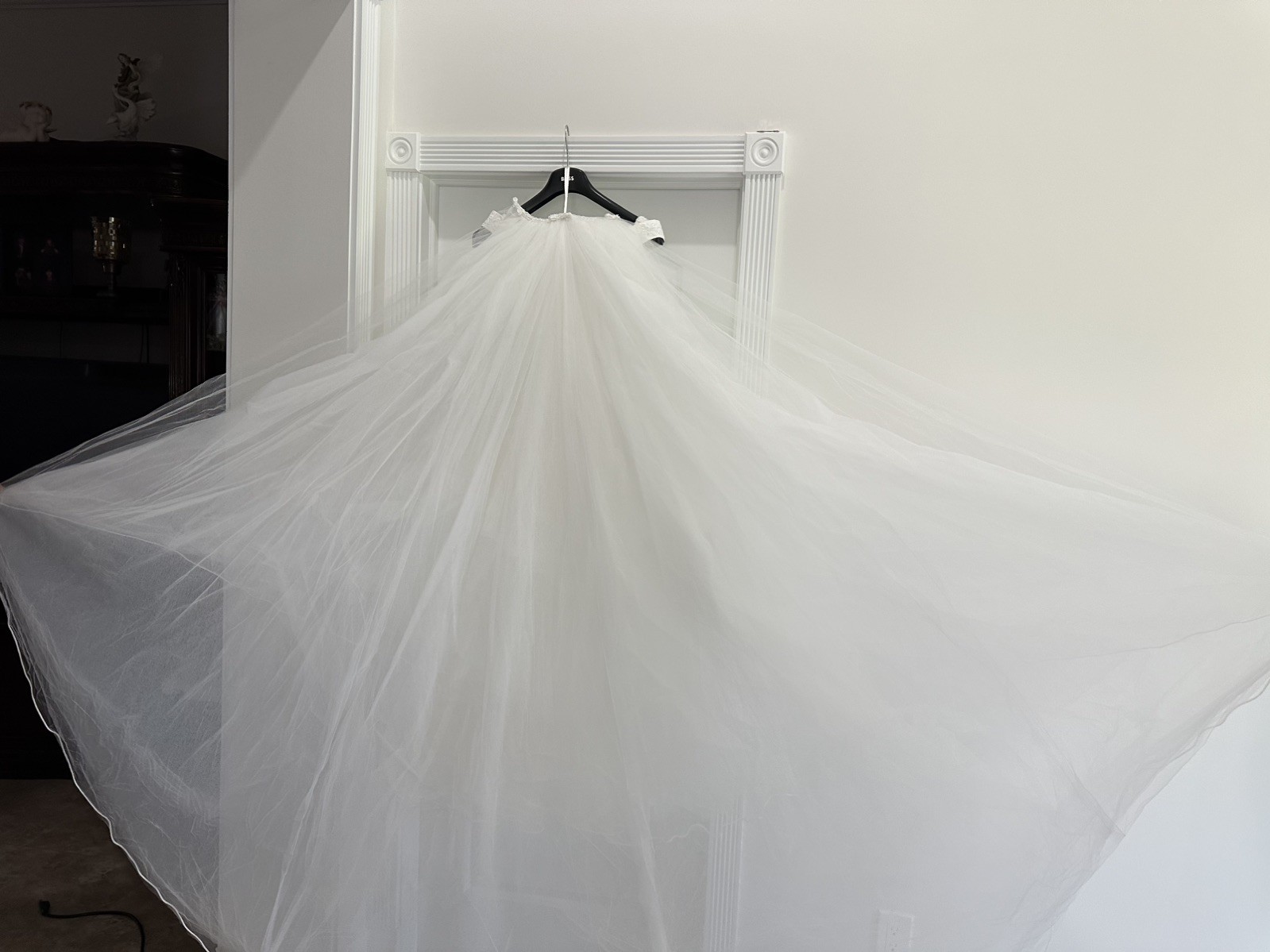 Brand New Unused MoriLee Wedding Gown Style 6011 No 39 /Size 8, Unaltered