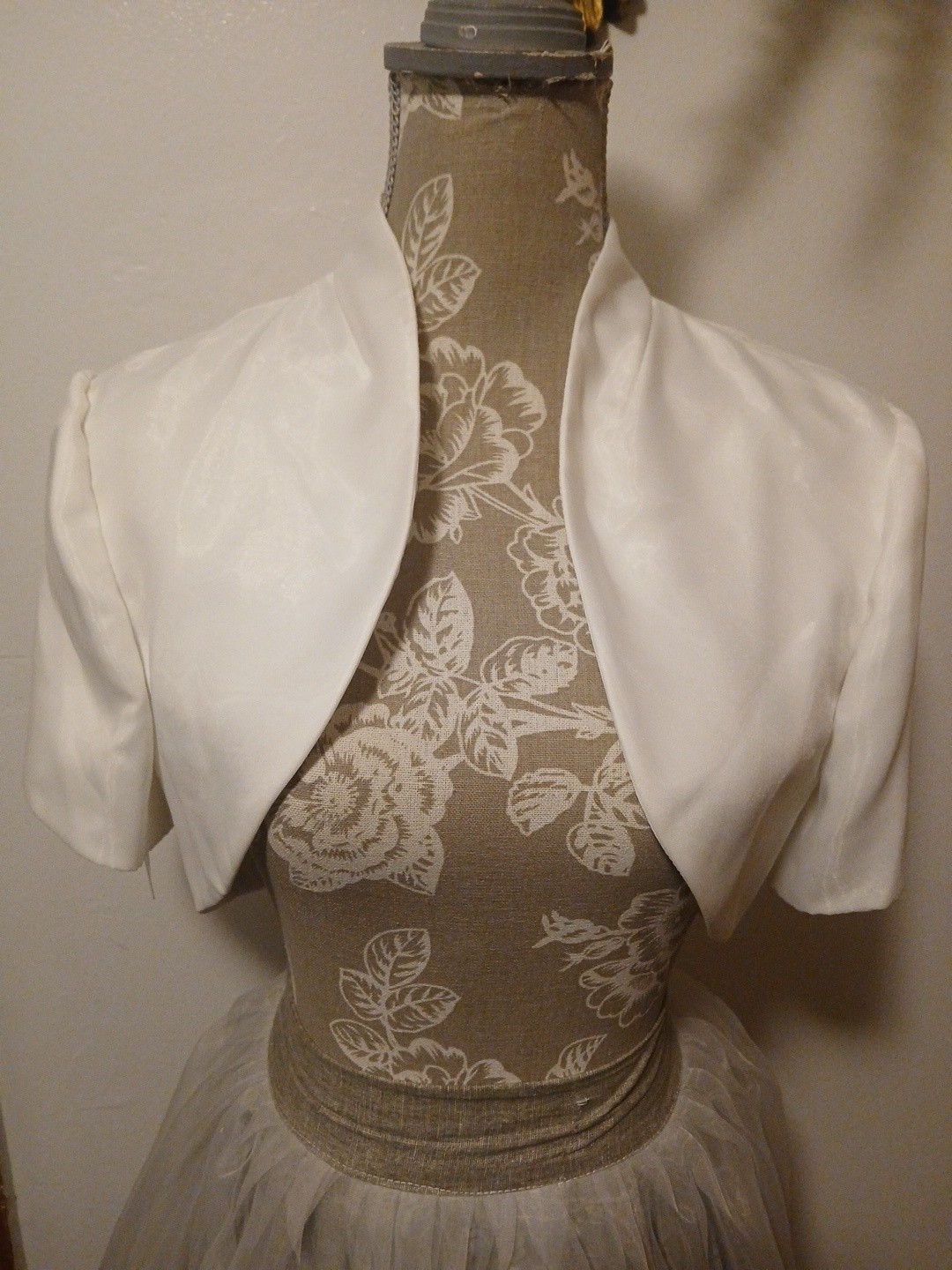 Mary’s Ivory Short Sleeve Bolero Size 8