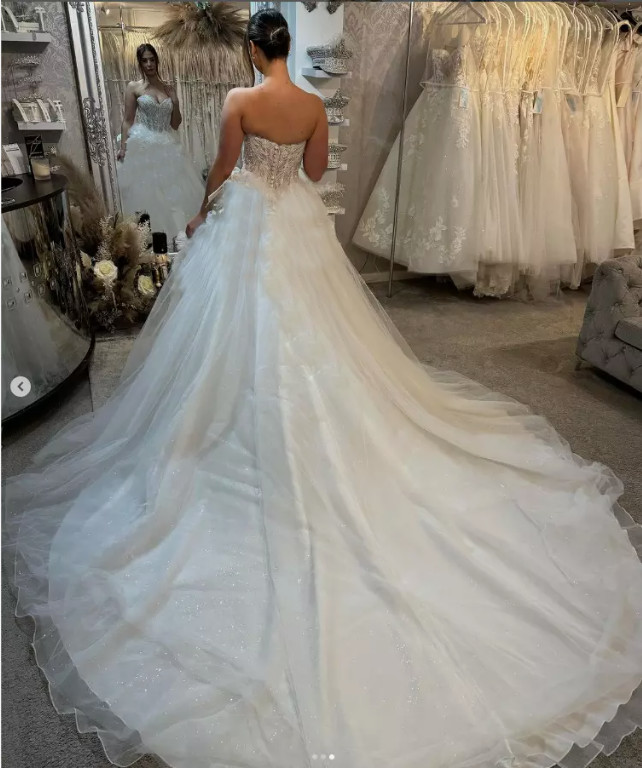 Sexy Sweetheart Wedding Dresses 3D Floral Glitter Sweep Train Lace Bridal Gowns
