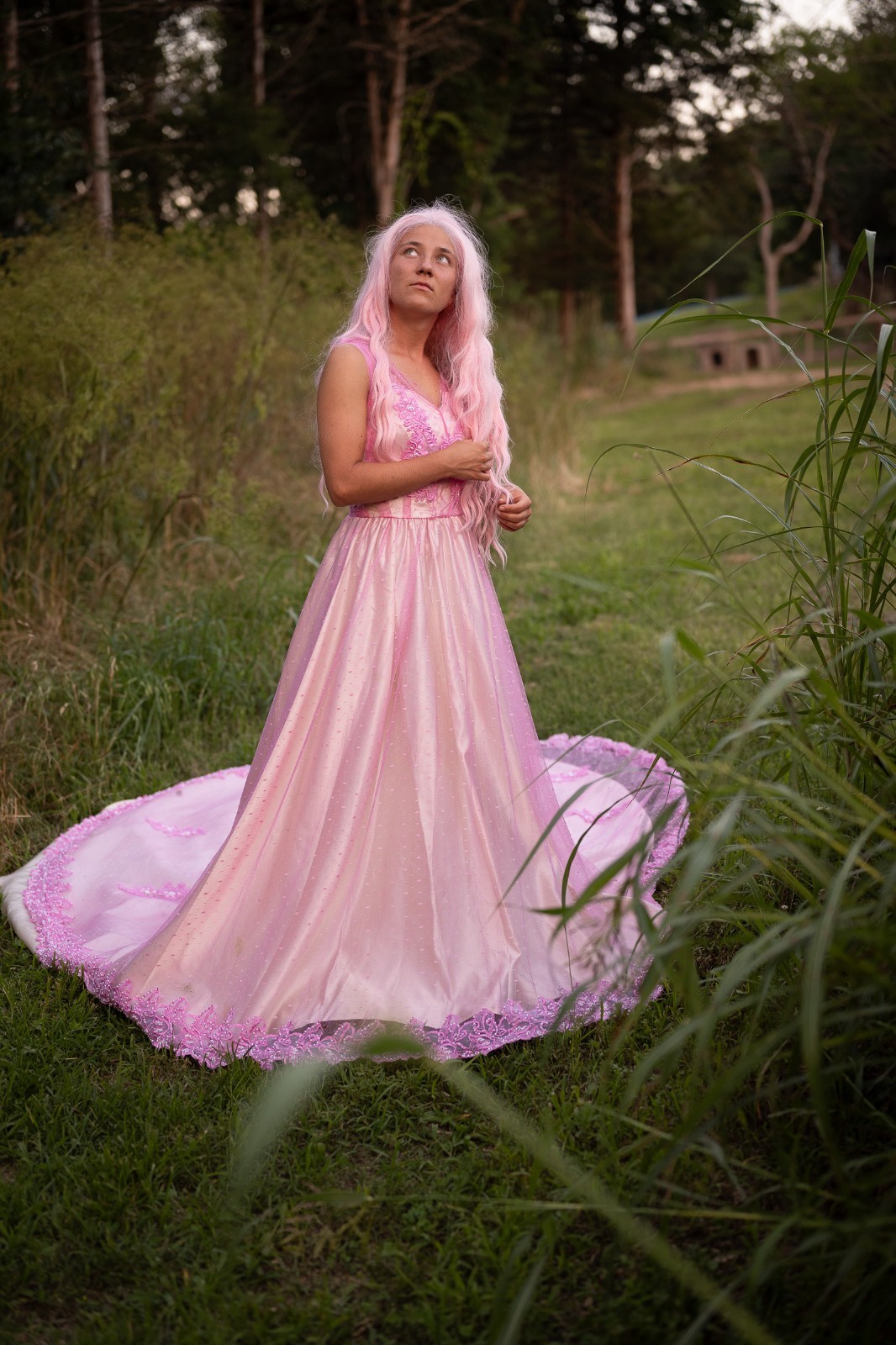 Pink Lace Embroidered Tulle A-Line Wedding Dress V-Neck Sleeveless Full-Length