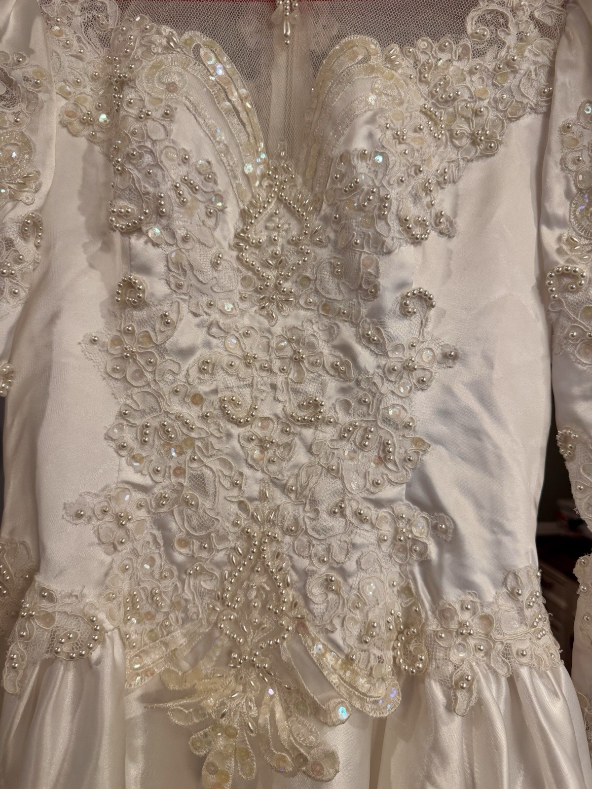 Wedding Dress Unbranded Size 3-4 Beads Bustle Train Sequins Beautiful Off White