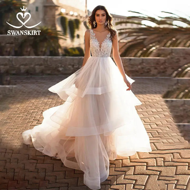 Luxury Sleeveless Wedding Dress Vneck Open Back A-Line Beach Princess Bride Gown