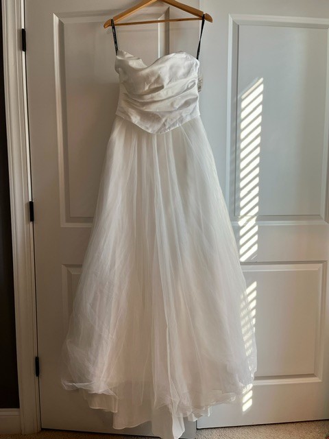 David’s Bridal Strapless Satin and Tulle Ball Gown Size 4 Soft White