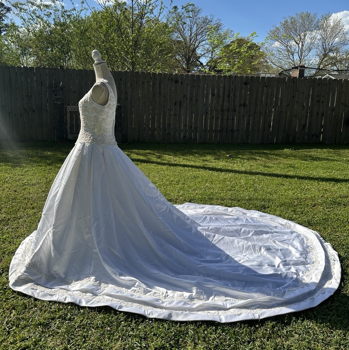 Mori Lee Wedding Dress Women’s Size 12 NWT Long Train Sleeveless Floral Beading