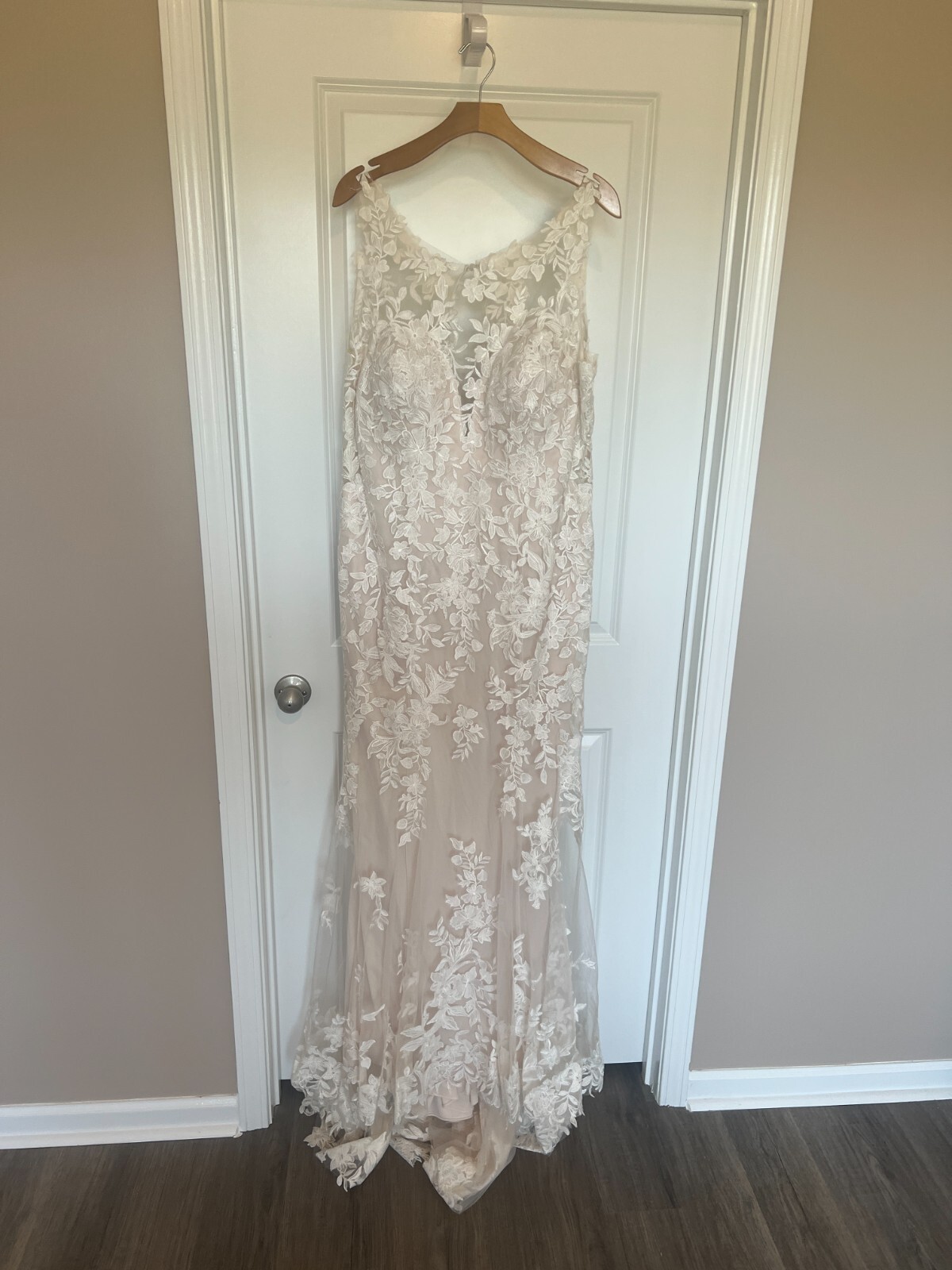 Sample Wedding Dress – Allure Romance Style R3610 – Size 18 – great condition