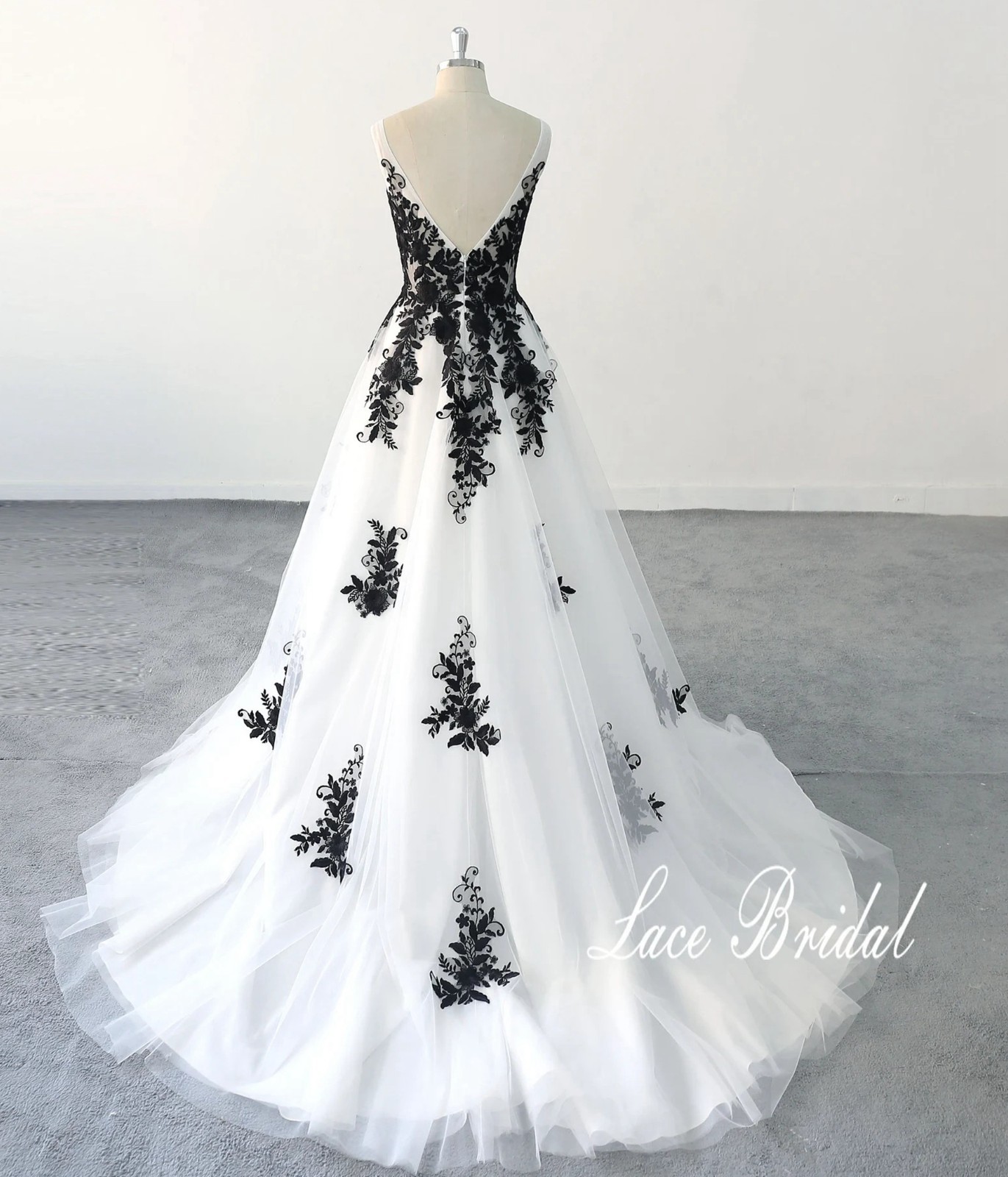 White black lace wedding dress wedding dress 32-60 straps with train to measure