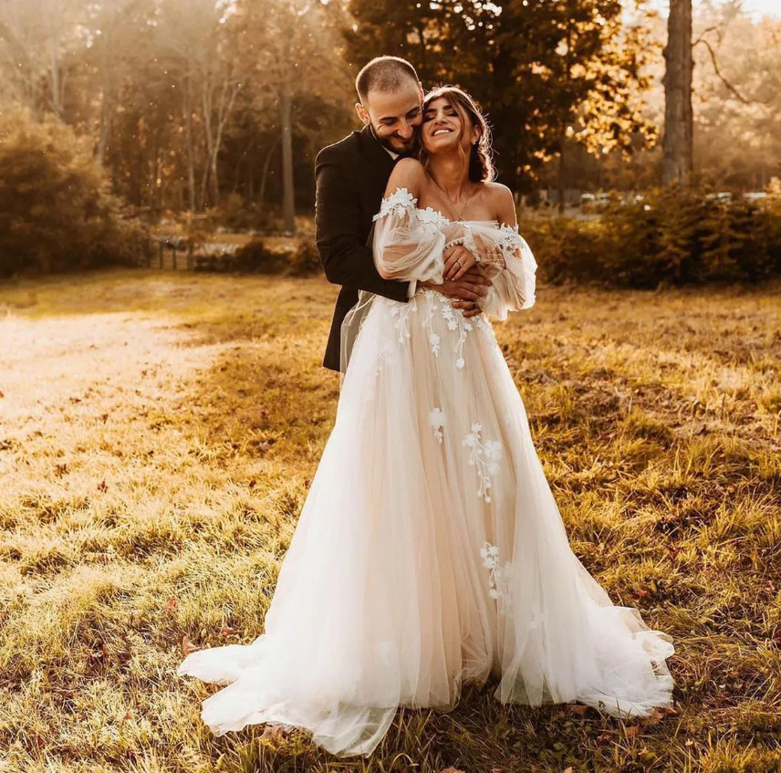Rustic Floral Appliques Wdding Dresses Bridal Gown Off the Shoulder Long Sleeve