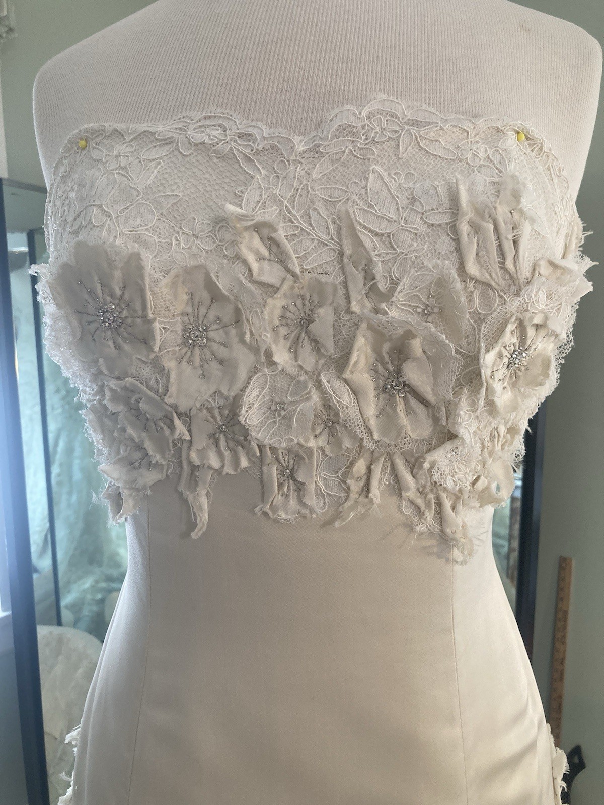 watters and watters Wedding Gown Size 8 Ivory Beautiful Cut Flower Details