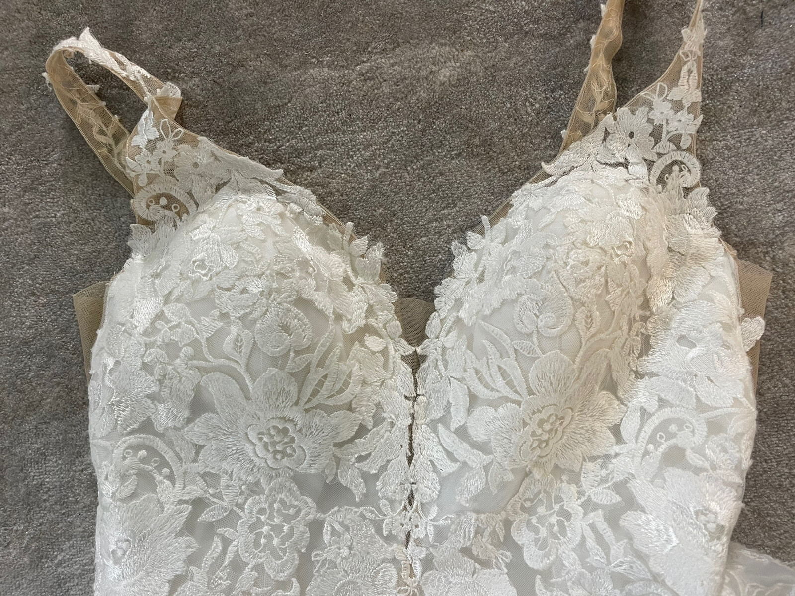 Dream Wedding Dress Ivana | DR2256 Lace, Organza, buttons along train, pockets