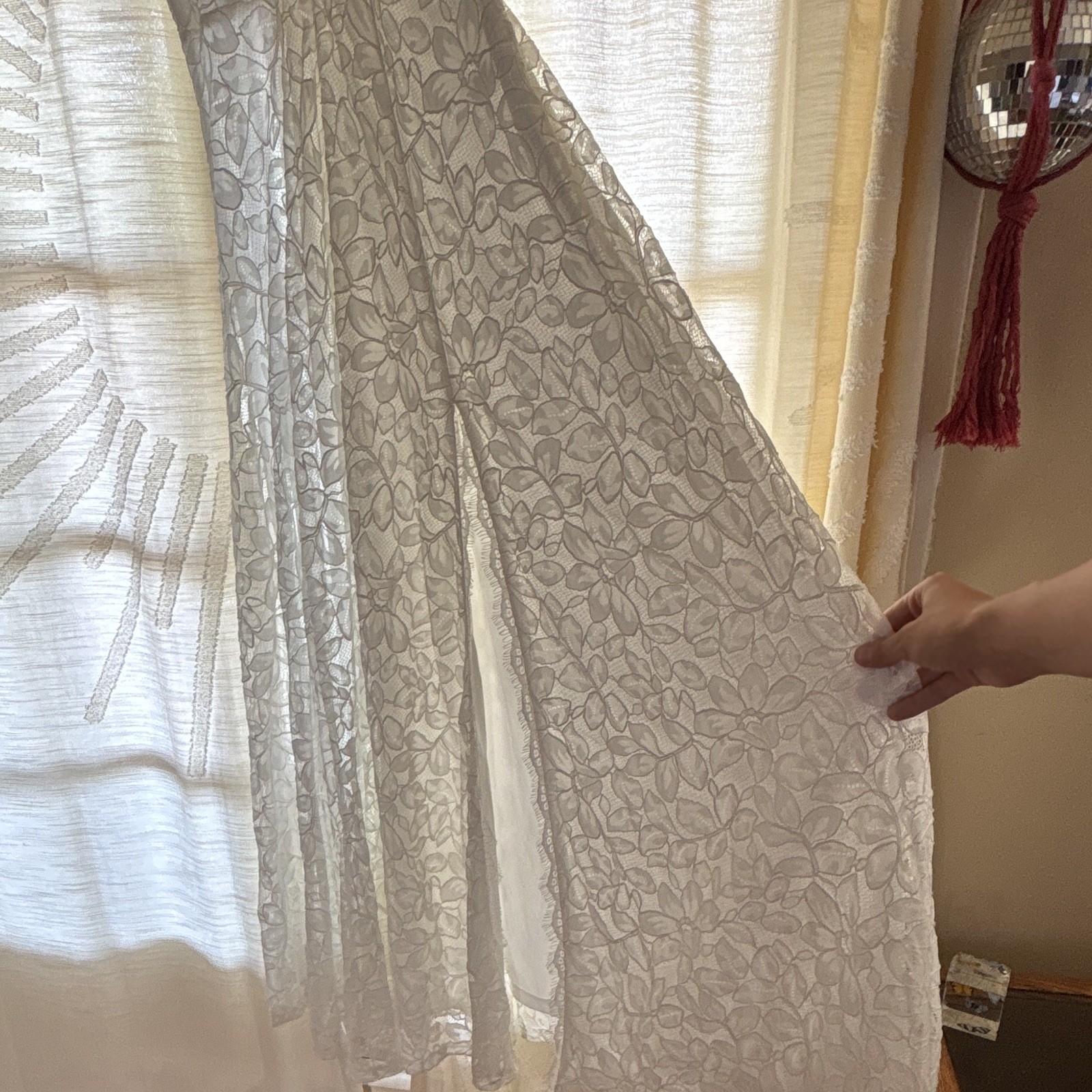 Lulu’s White Lace Maxi Bridal Wedding Dress Size Medium with Leg Split