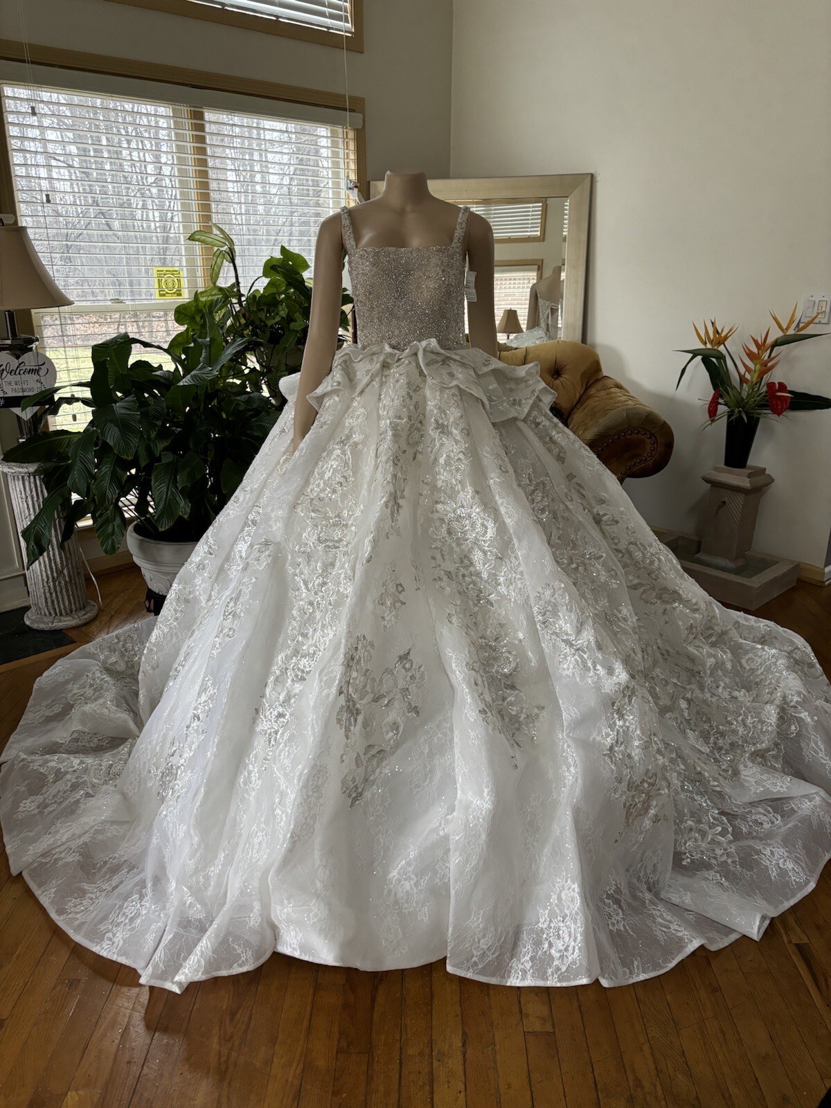 European Princess Wedding Gown. Size 8-12. Corset Tie. Beautiful Long Train