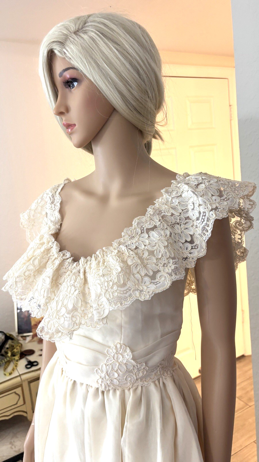 VTG 60s OffShoulder Ivory Wedding Gown Dress Lace Ruffle Romantic Fairytale XS/S