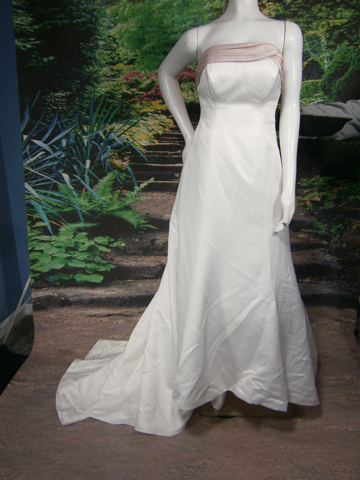 MON CHERI BRIDAL WHITE PINK NECK SIZE 2 WEDDING GOWN PRINCESS CRINOLINE BUSTLE