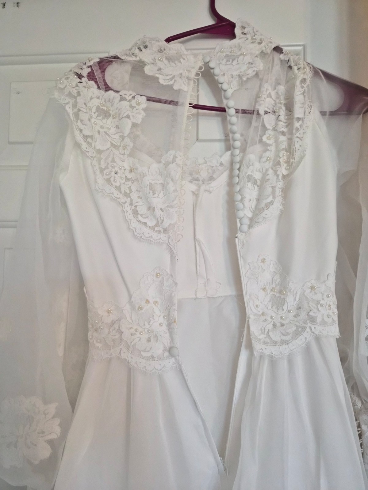 Vintage Unbranded Size 6 Wedding Dress Long Sleeve Lace Sweetheart Neckline