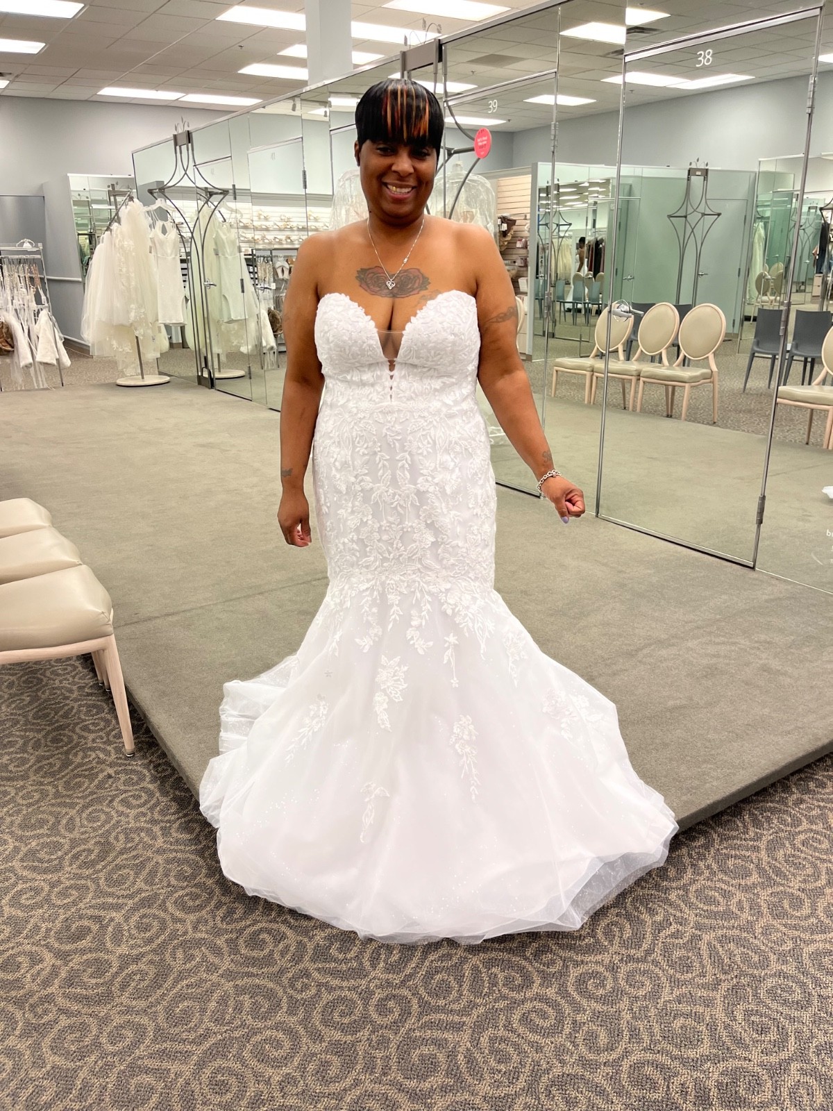 Beautiful floral lace appliqué with long tulle train no stains no rips