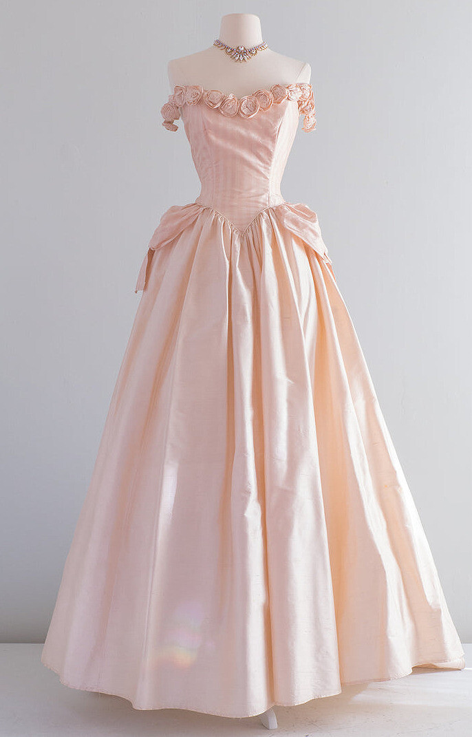 Blush Pink Vintage 3D Floral Satin Wedding Dresses Off The Shoulder Bridal Gowns
