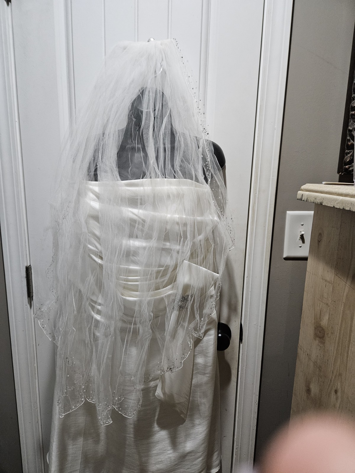 Venus Ivory Sweetheart Strapless Ruched, Sheath Wedding Dress 22W With Veil
