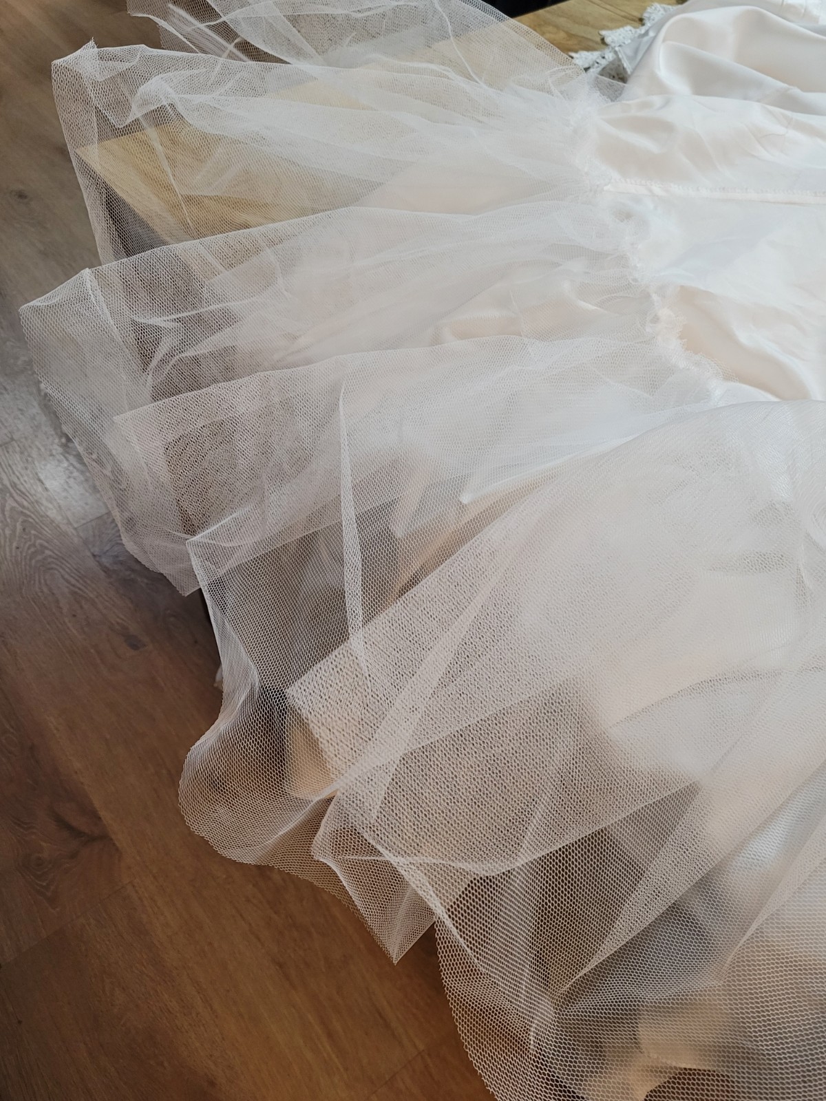 White Lace Overlay Wedding Dress, Fully Lined. Hi/Lo Style w/Sweetheart Neckline