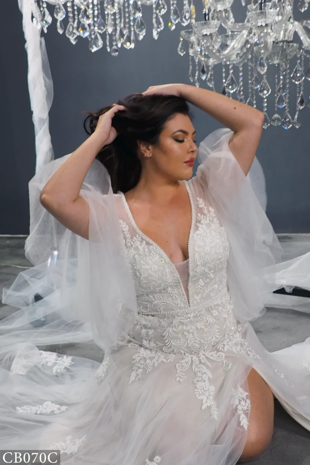 Cinderella Divine Off White Embellished Tulle Wedding Gown Size 18 $585