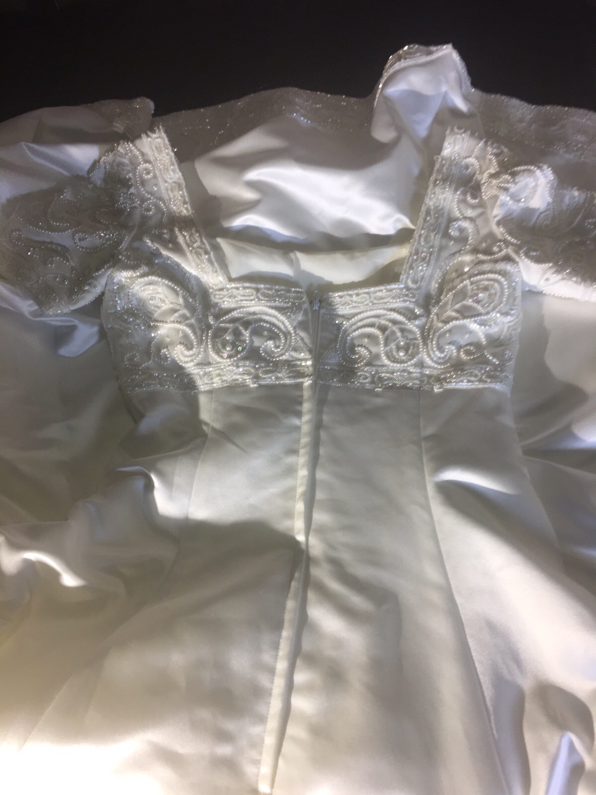 NICE BEADED Demetrios Short Sleeve Petite Size 8 WHITE Wedding Dress W/ Train