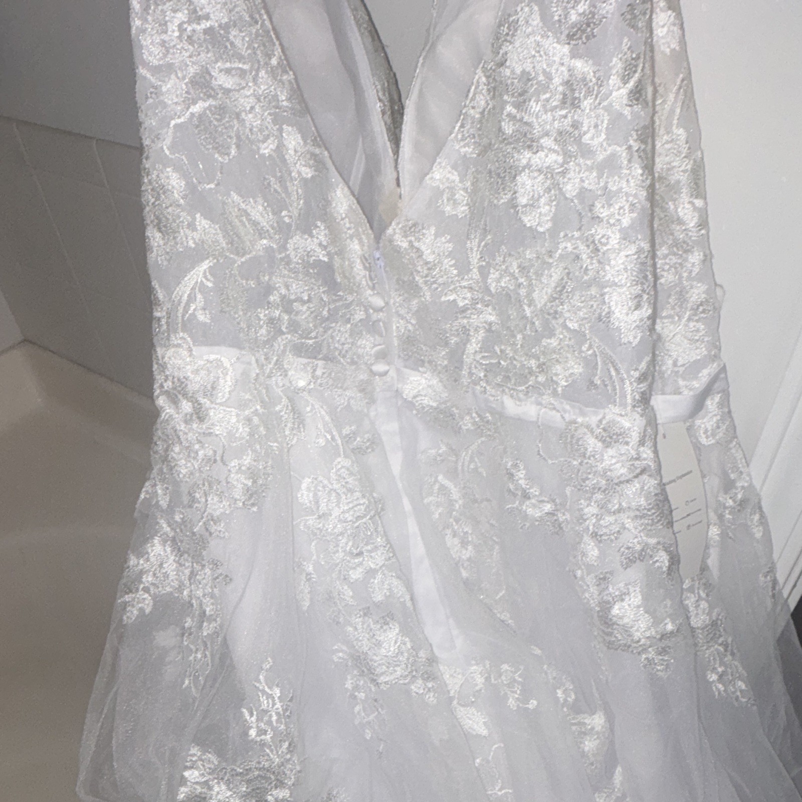 White Lace V-Neck Sleeveless A-Line Full-Length Wedding Dress Button Back