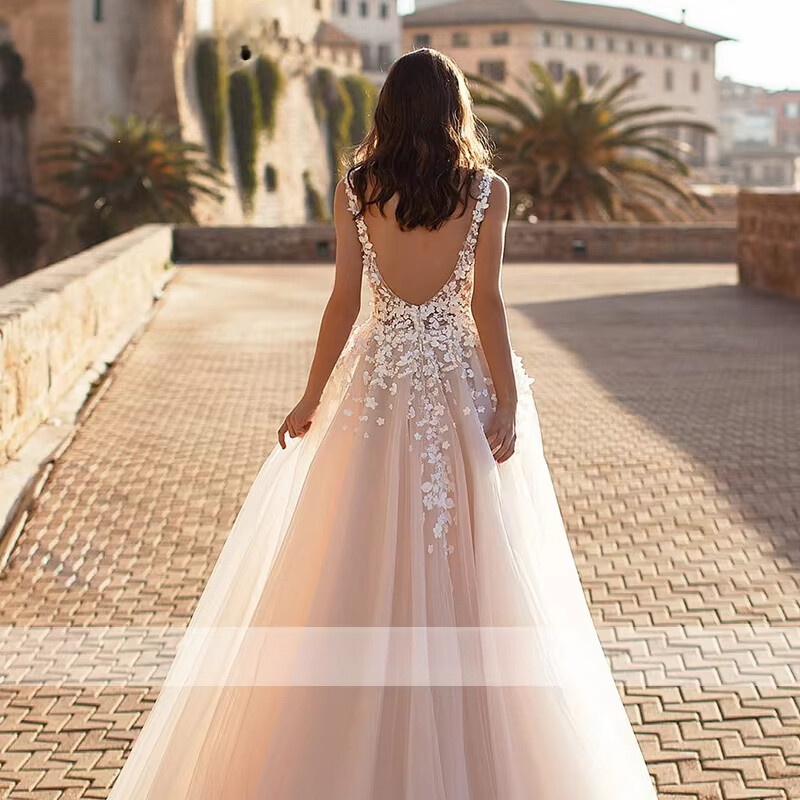 Boho A-Line Wedding Dresses V-Neck Sleeveless Lace Appliques Beach Bridal Gowns