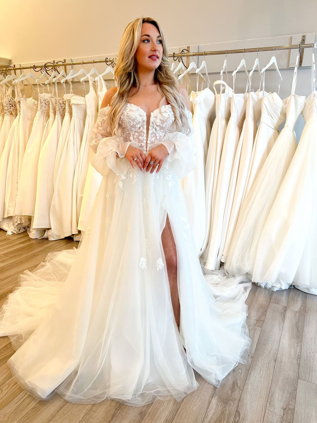 Beach Wedding Dresses Off Shoulder Long Sleeves Side Slit Lace Bridal Gowns