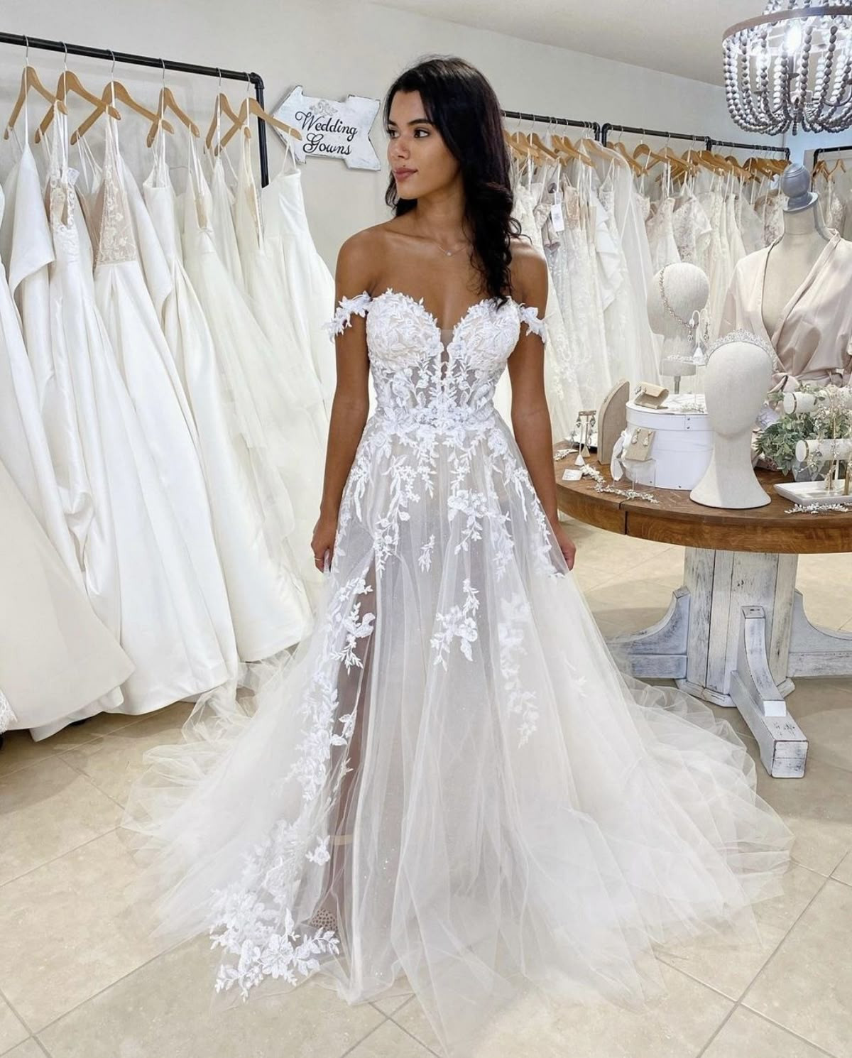 Beach Wedding Dresses Side Slit Off Shoulder Lace Sweep Train Boho Bridal Gowns