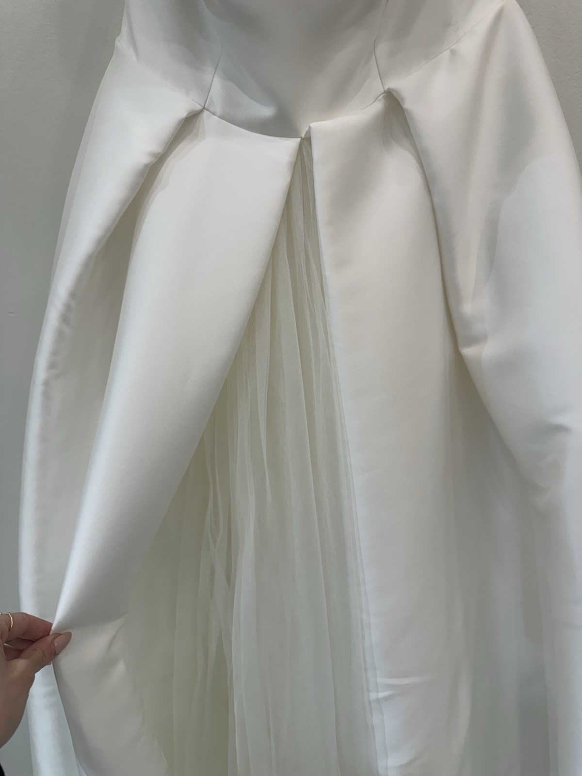 Vera Wang Eyre Size 10 Color off white Retail$3,990