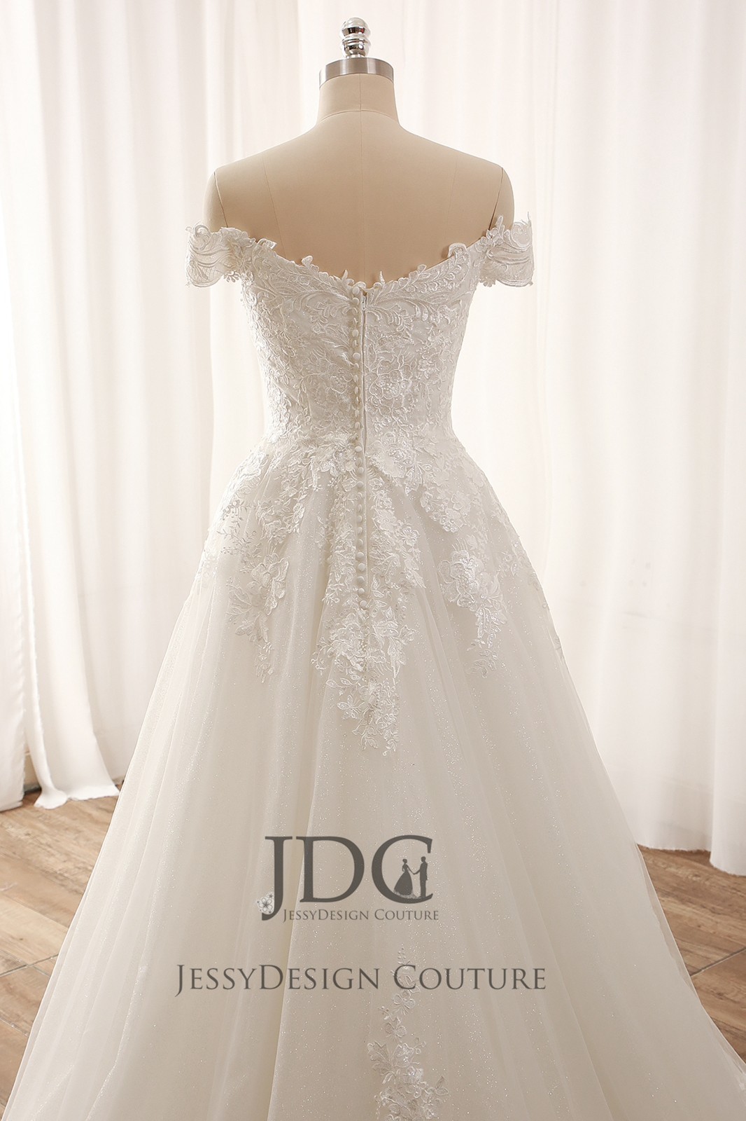Top quality strappy wedding dress wedding dress 32-60 beads to measure ivory buttons