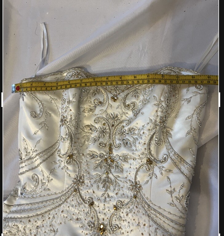 Gorgeous Off-White/Ivory Strapless Wedding Dress with Veil sz 6