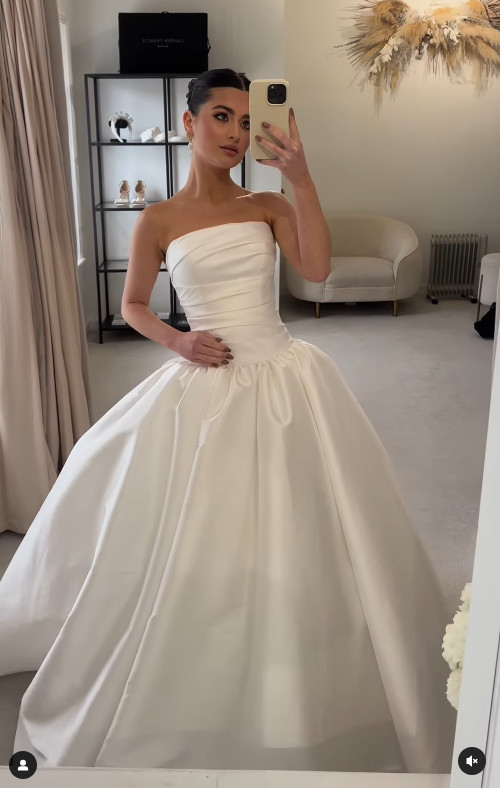 A Line Sleeveless Wedding Dresses Elegant White Ivory Satin Beach Bridal Gowns