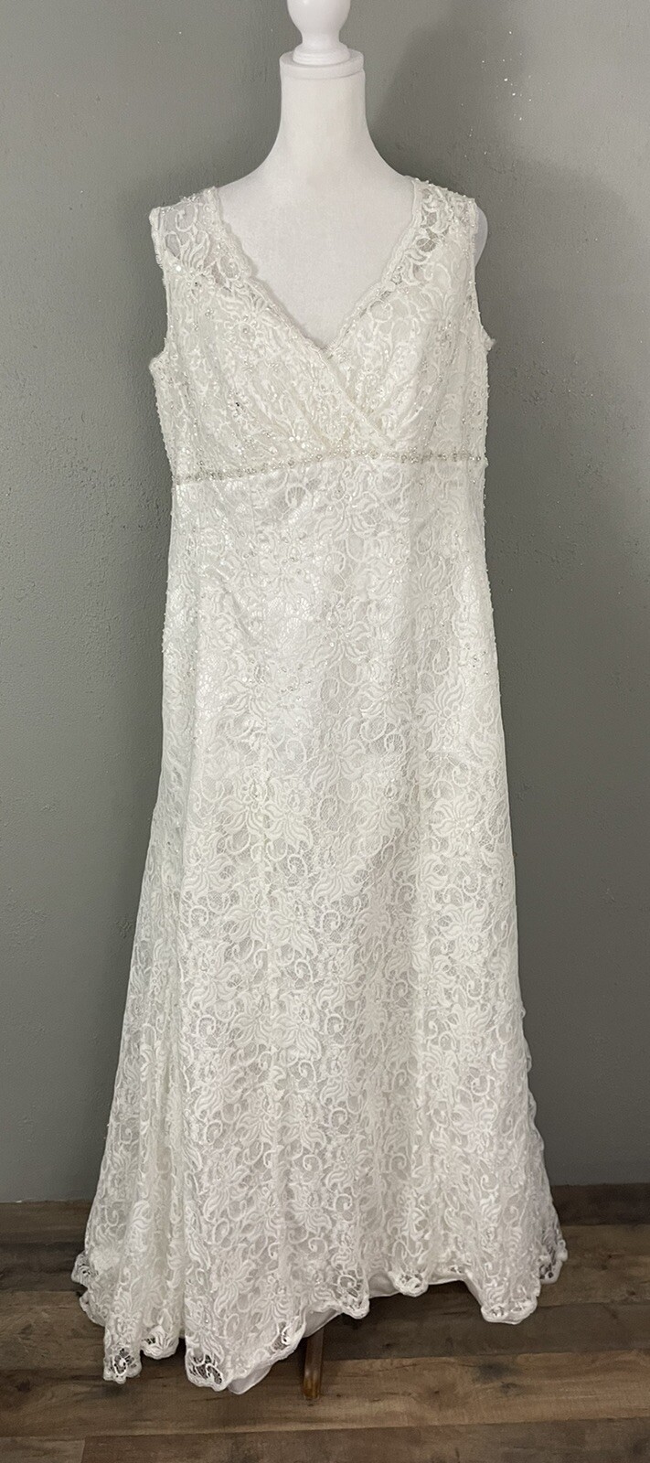 Davids Bridal Wedding Dress Size 18W Ivory Lace Beading Bustle Buttons T9612