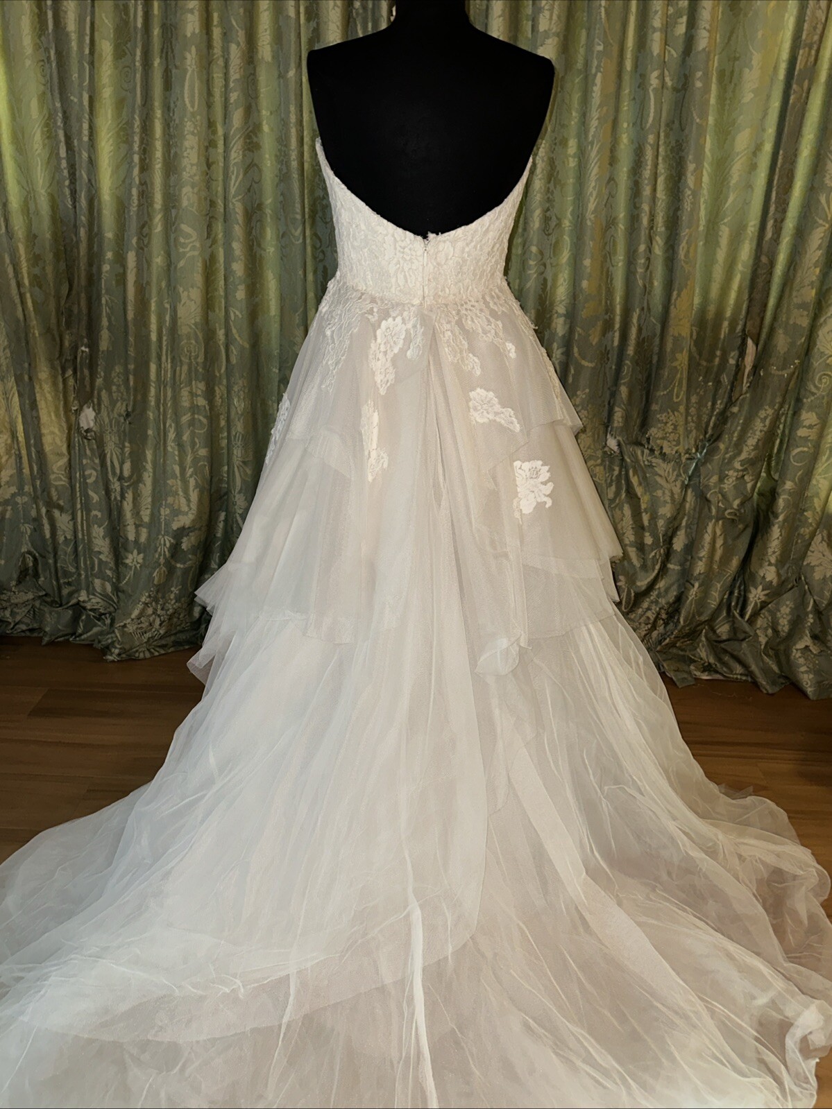 Allison Webb Wedding Gown Camilla 4852 Ivory Cashmere Size 10 Couture NWT