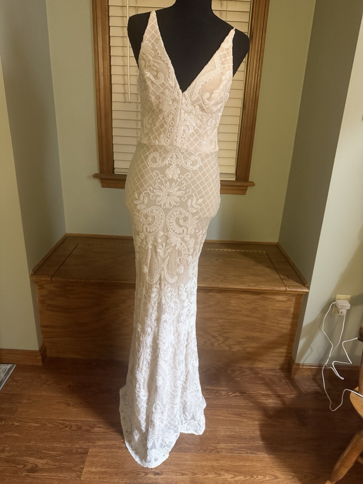 BHLDN Ivory Lace Sheath Wedding Dress Sleeveless V Neck Full-Length Size 4