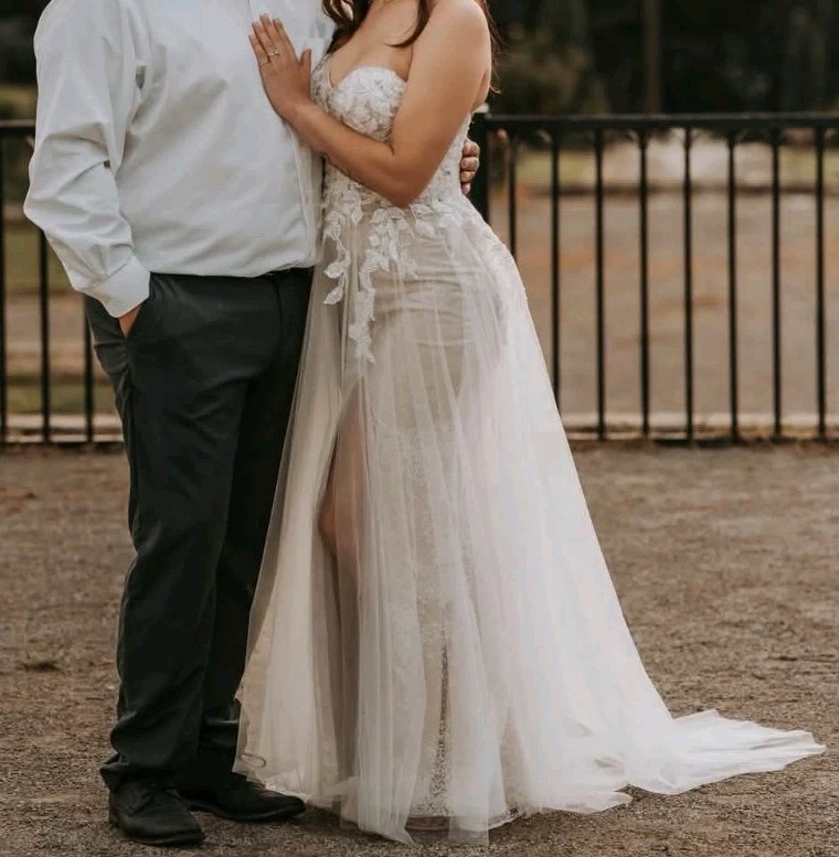 Allure Bridals Size 6 White/Ivory Sweetheart Lace Tulle Sleeveless Train