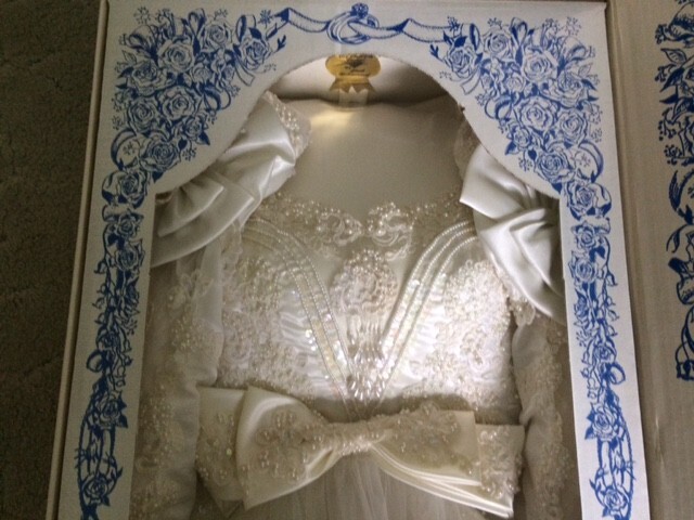 Venus Wedding Gown w/Veil Vintage 90’s Lace/Beaded/Pearled/Mermaid /ProPreserved
