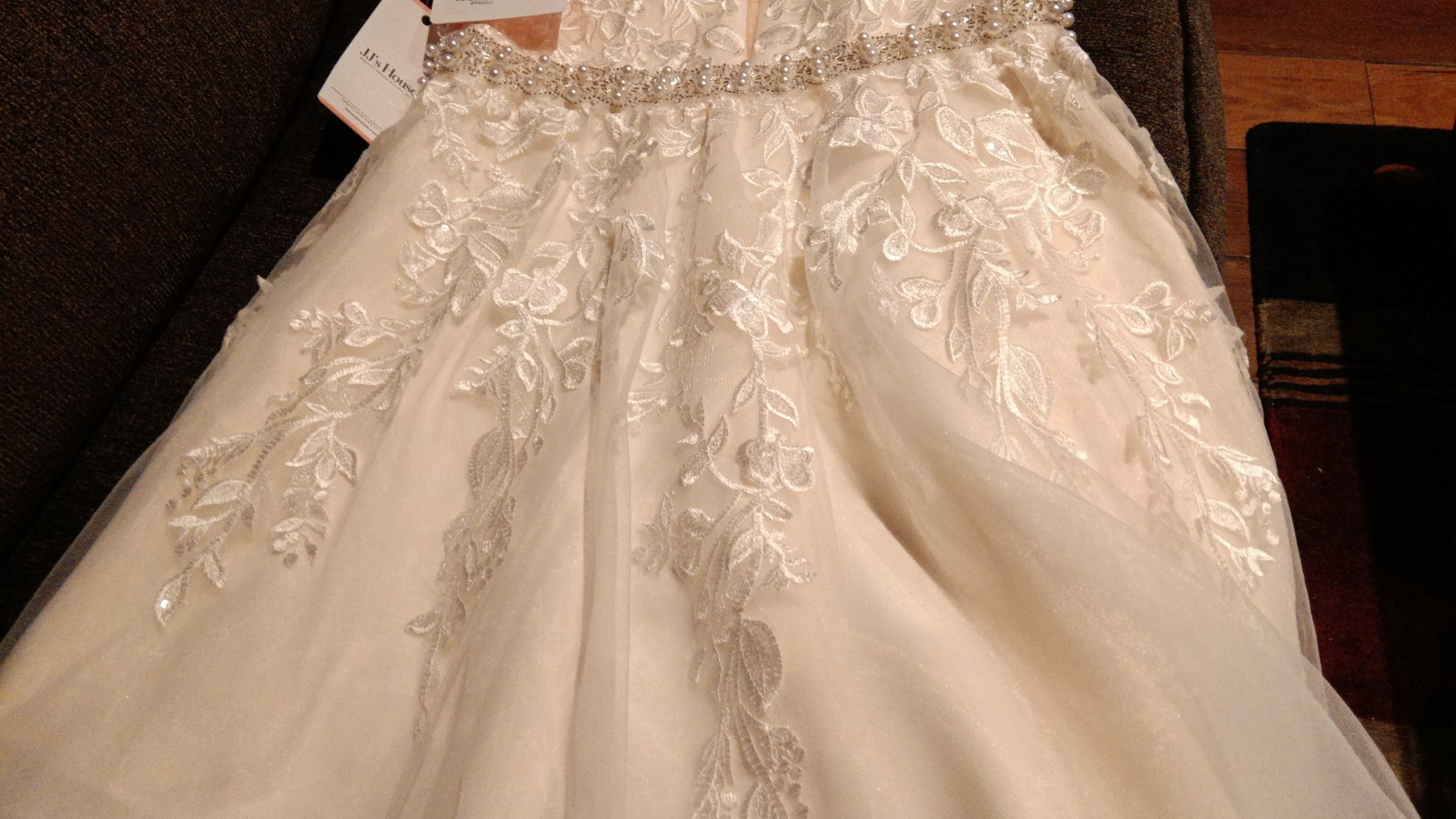 JJ’s House wedding Dress A-line V-Neck Knee-Length Tulle Lace Sz 4 NWT