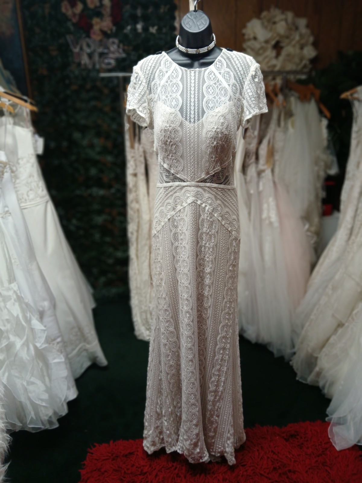 Ivory Lace Short-sleeved Wedding Dress Size 8
