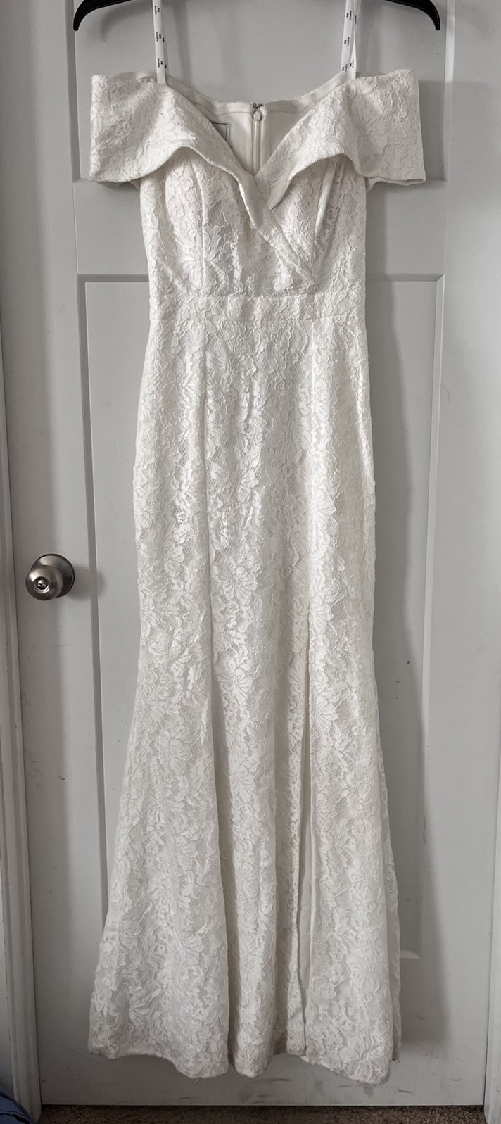 DB Studio Cuffed Off-The-Shoulder Lace Sheath Gown Ivory Size 0 Style #DB1531