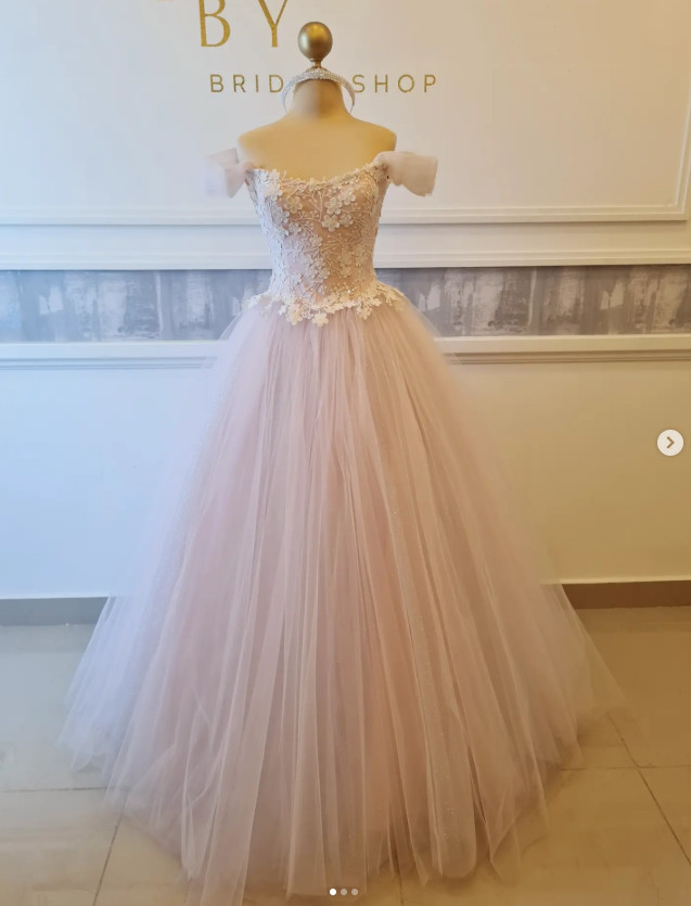 Boho Blush Pink Wedding Dresses Off Shoulder Lace Applique Beach Bridal Gowns