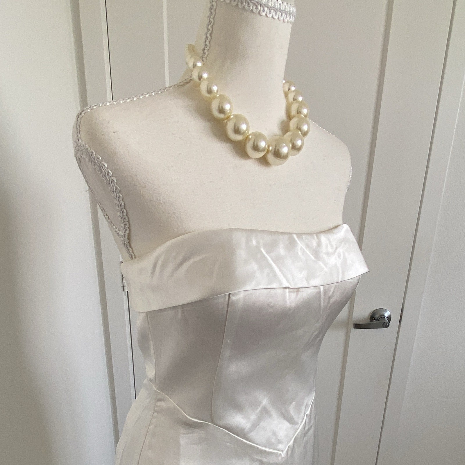 MESHKI White Strapless Satin Column/Sheath Full-Length Dress Size S