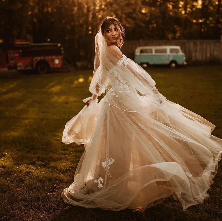 Rustic Floral Appliques Wdding Dresses Bridal Gown Off the Shoulder Long Sleeve