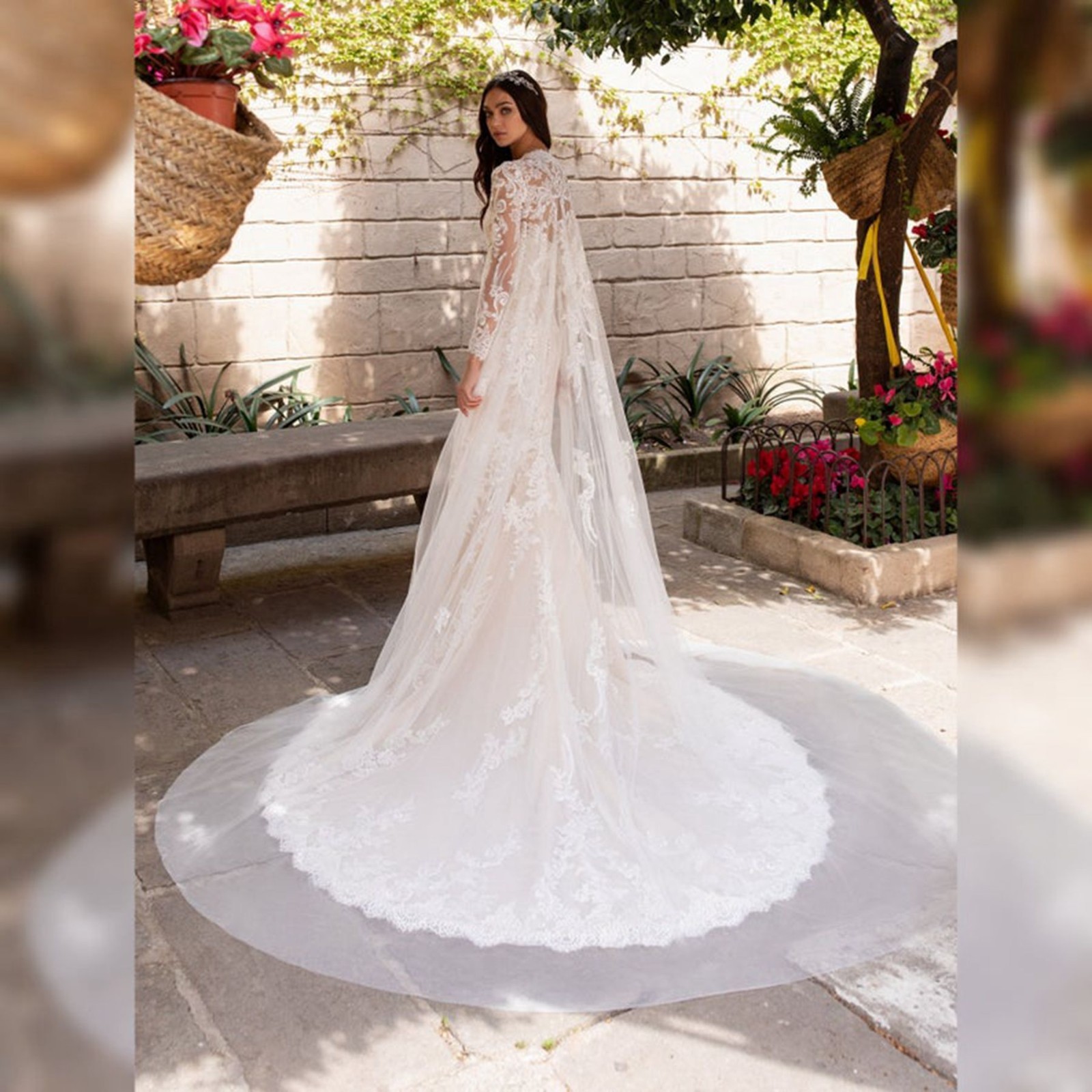 Elegant king mermaid wedding dress wedding dress with lace train long sleeve